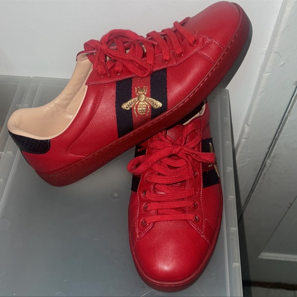 Men’s Gucci Ace Embroidered Bee - Red - Low-top Sneakers
